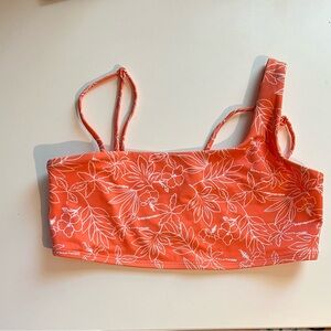 NWOT Jolyn Willa bikini top in Crystal Cove print
